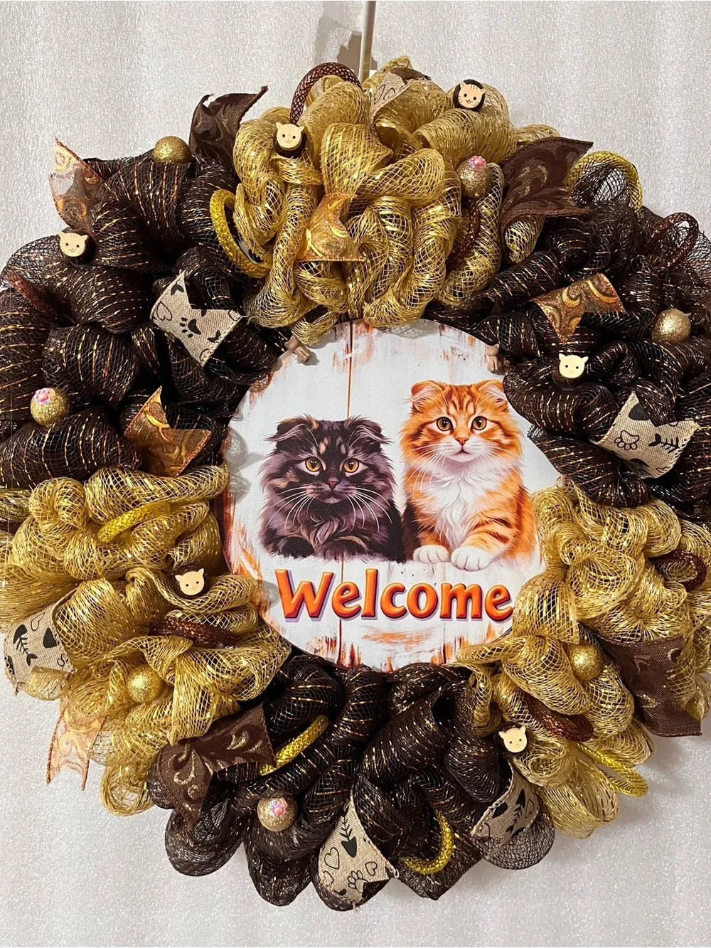 Welcome Cat Holiday Wreath in Gold and Brown - Decorative Home Accent